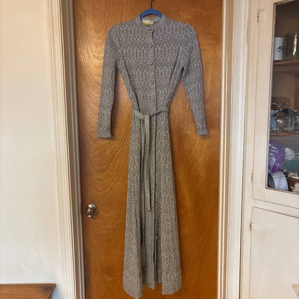 Tannel Knits Vintage Maxi Cardigan. Sliver/Gray Sweater Dress  EUC
